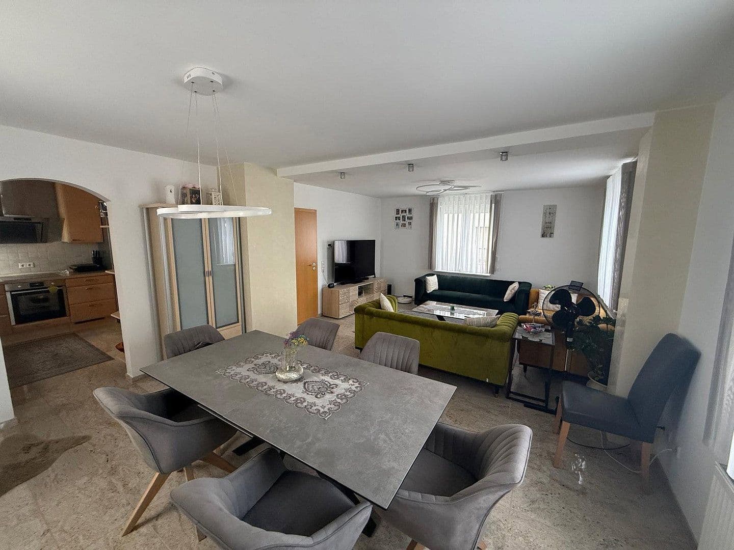 Predaj domu 165 m², pozemok 250 m², Reutlingen, Bádensko-Wurttembersko Predaj domu 165 m², pozemok 250 m², Reutlingen, Bádensko-Wurttembersko