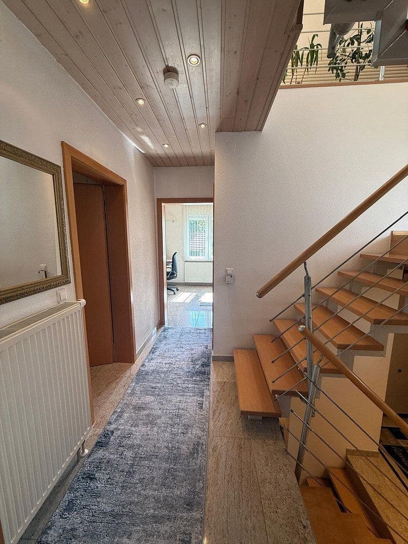 Predaj domu 165 m², pozemok 250 m², Reutlingen, Bádensko-Wurttembersko Predaj domu 165 m², pozemok 250 m², Reutlingen, Bádensko-Wurttembersko