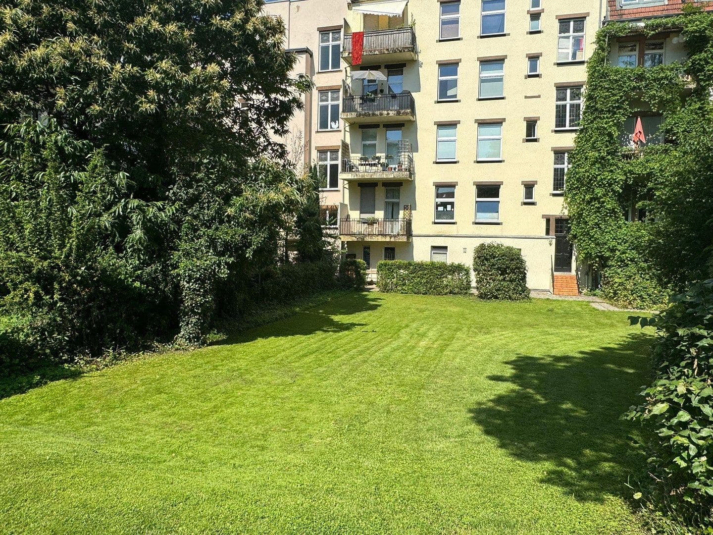 Prenájom bytu 3-izbový 110 m², Saarbrücken, Sársko Prenájom bytu 3-izbový 110 m², Saarbrücken, Sársko