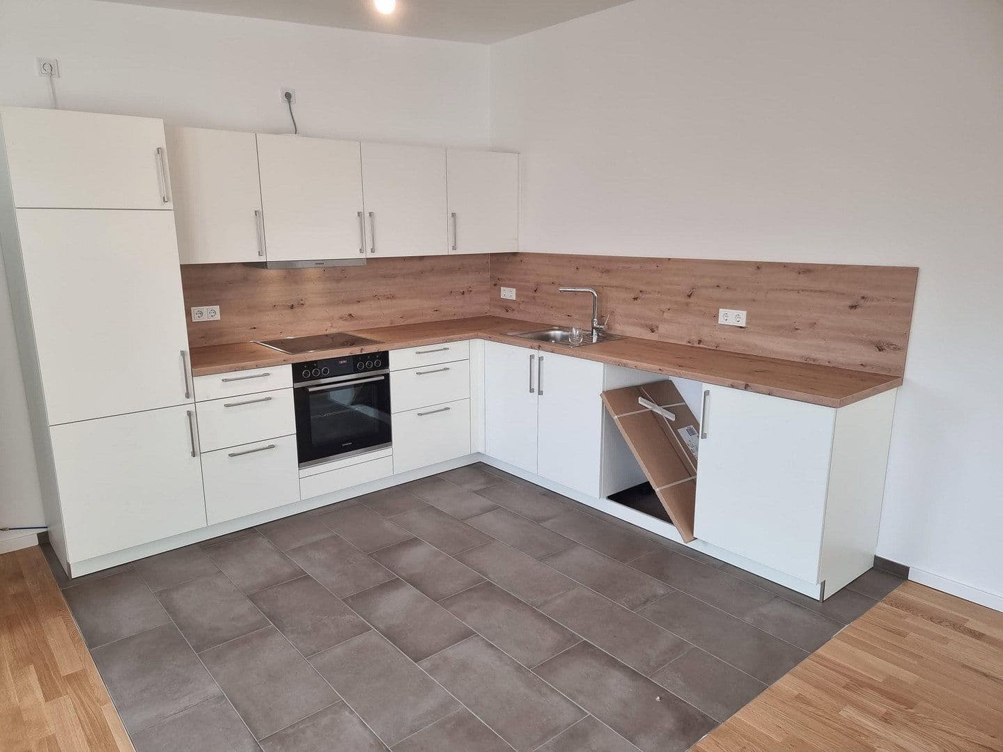 Prenájom bytu 3-izbový 135 m², Ingelheim am Rhein, Porýnie-Falcko Prenájom bytu 3-izbový 135 m², Ingelheim am Rhein, Porýnie-Falcko