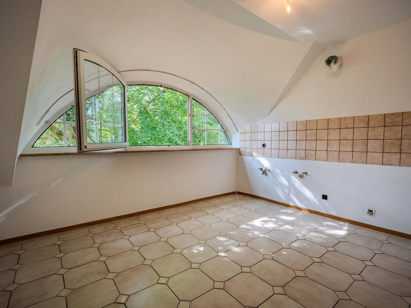 Prenájom bytu 3-izbový 120 m², Fürth, Bavorsko Prenájom bytu 3-izbový 120 m², Fürth, Bavorsko