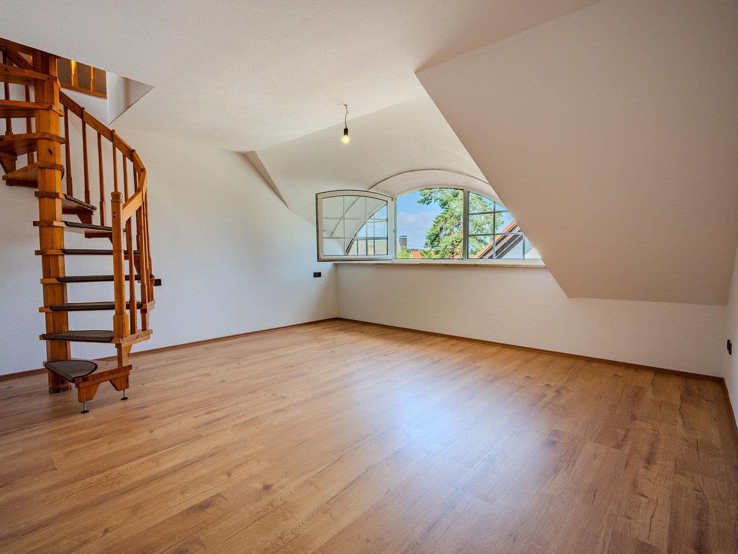 Prenájom bytu 3-izbový 120 m², Fürth, Bavorsko Prenájom bytu 3-izbový 120 m², Fürth, Bavorsko