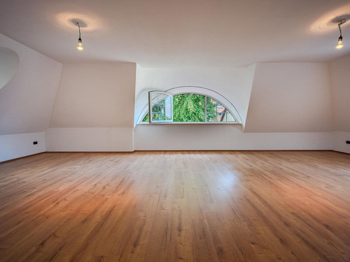 Prenájom bytu 3-izbový 120 m², Fürth, Bavorsko Prenájom bytu 3-izbový 120 m², Fürth, Bavorsko