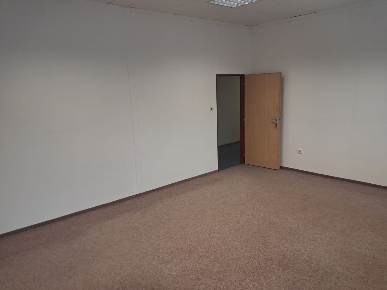 Prenájom kancelárie 30 m², Holešovská, Fryšták, Zlínský kraj Prenájom kancelárie 30 m², Holešovská, Fryšták, Zlínský kraj