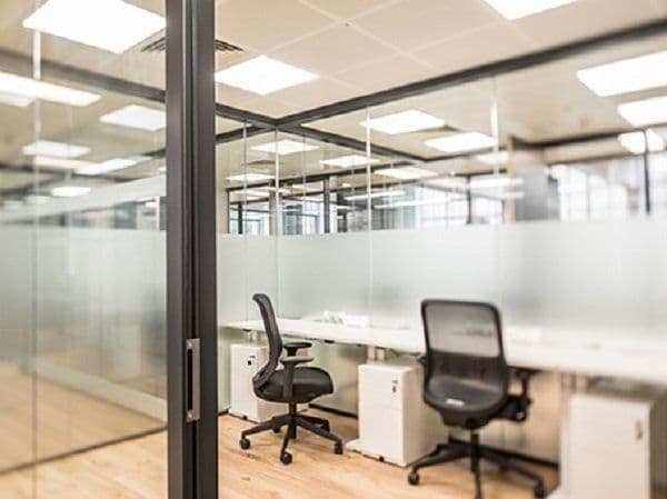 Prenájom kancelárie 15 m², Plzeňská, Praha, Praha Prenájom kancelárie 15 m², Plzeňská, Praha, Praha
