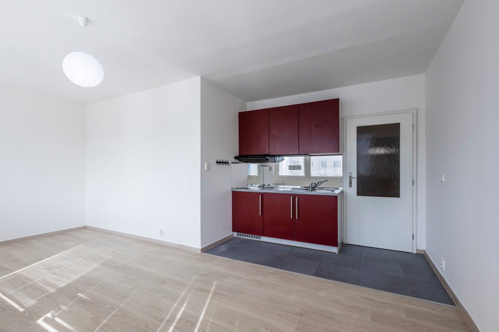 Prenájom bytu 1-izbový 29 m², Dělnická, Praha, Praha Prenájom bytu 1-izbový 29 m², Dělnická, Praha, Praha