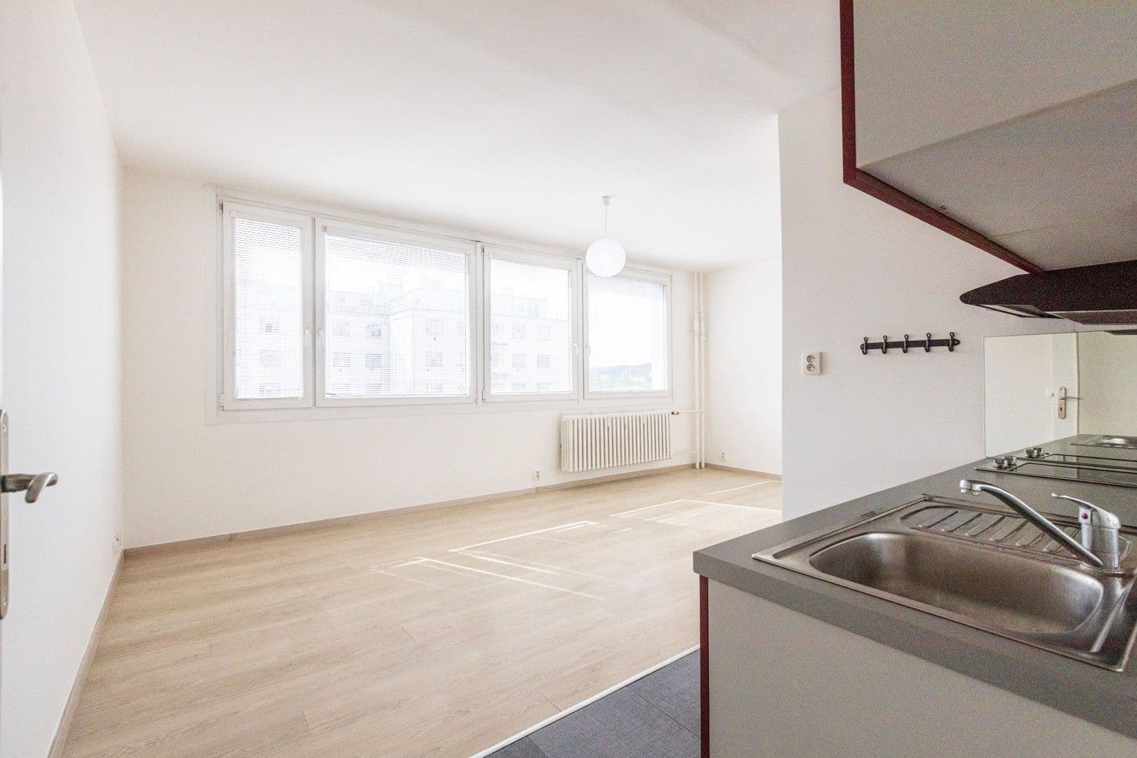 Prenájom bytu 1-izbový 29 m², Dělnická, Praha, Praha Prenájom bytu 1-izbový 29 m², Dělnická, Praha, Praha
