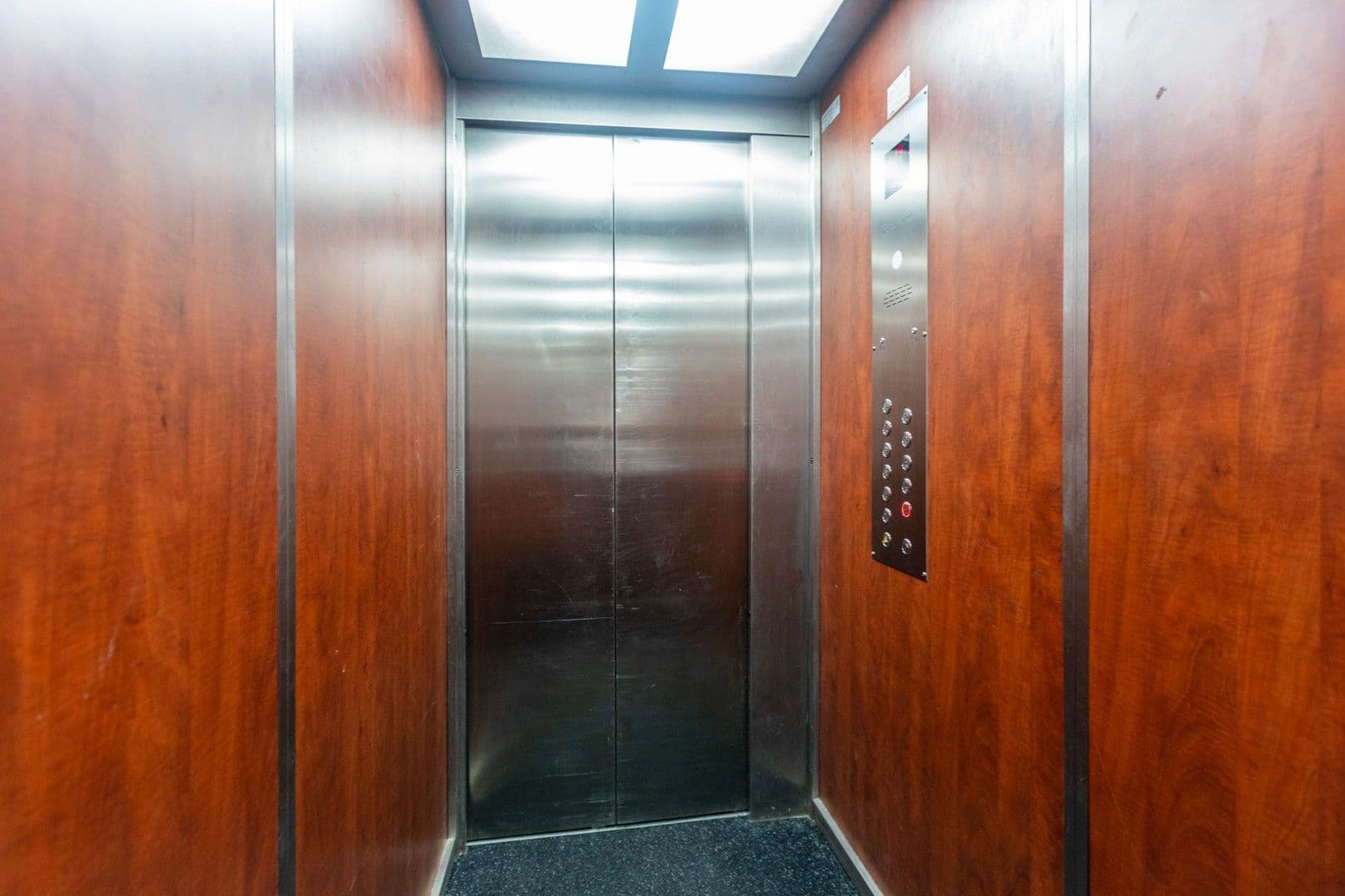Prenájom bytu 1-izbový 29 m², Dělnická, Praha, Praha Prenájom bytu 1-izbový 29 m², Dělnická, Praha, Praha