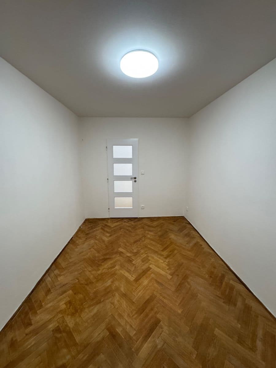 Prenájom bytu 3-izbový 73 m², Pod Strání, Praha, Praha Prenájom bytu 3-izbový 73 m², Pod Strání, Praha, Praha