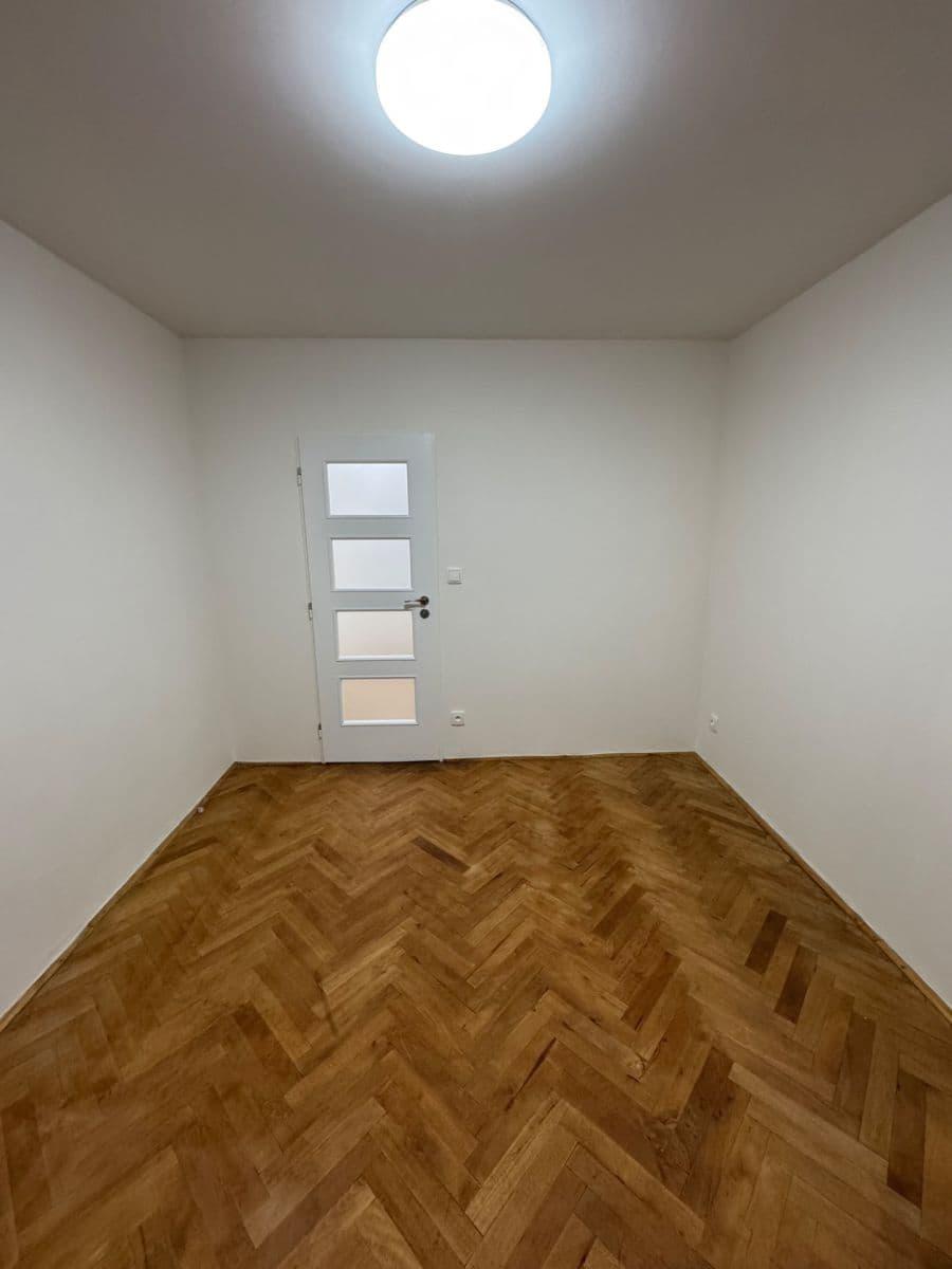Prenájom bytu 3-izbový 73 m², Pod Strání, Praha, Praha Prenájom bytu 3-izbový 73 m², Pod Strání, Praha, Praha