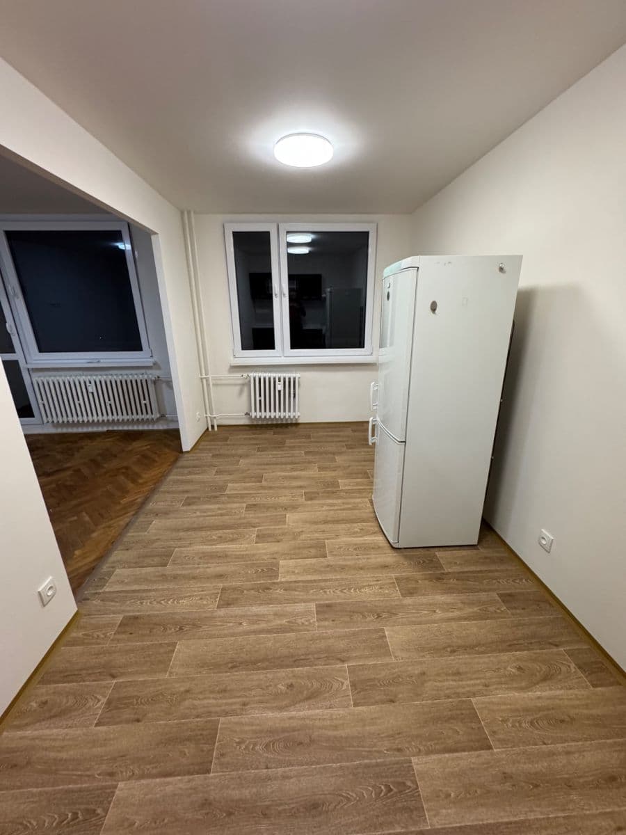 Prenájom bytu 3-izbový 73 m², Pod Strání, Praha, Praha Prenájom bytu 3-izbový 73 m², Pod Strání, Praha, Praha