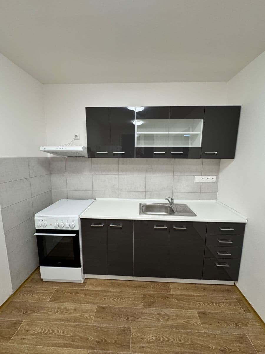 Prenájom bytu 3-izbový 73 m², Pod Strání, Praha, Praha Prenájom bytu 3-izbový 73 m², Pod Strání, Praha, Praha