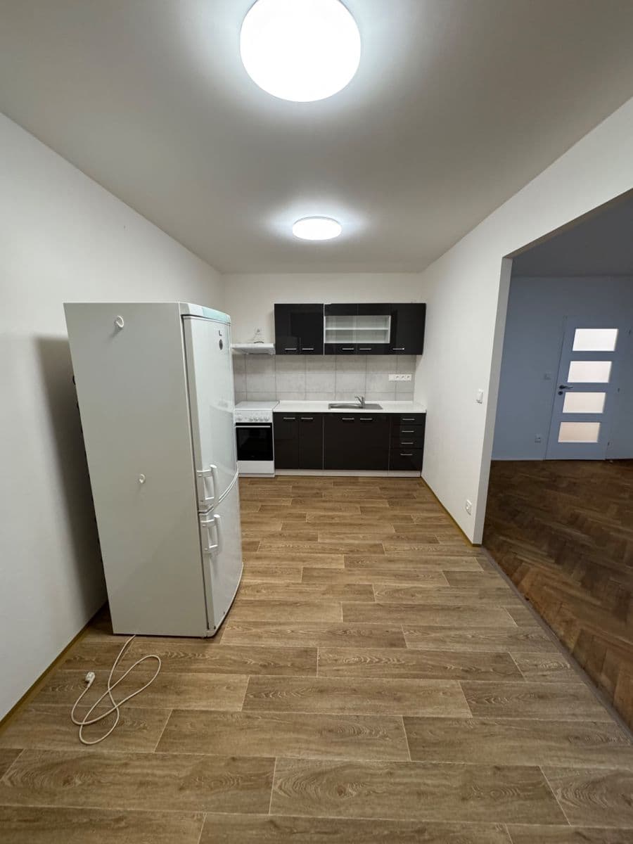 Prenájom bytu 3-izbový 73 m², Pod Strání, Praha, Praha Prenájom bytu 3-izbový 73 m², Pod Strání, Praha, Praha