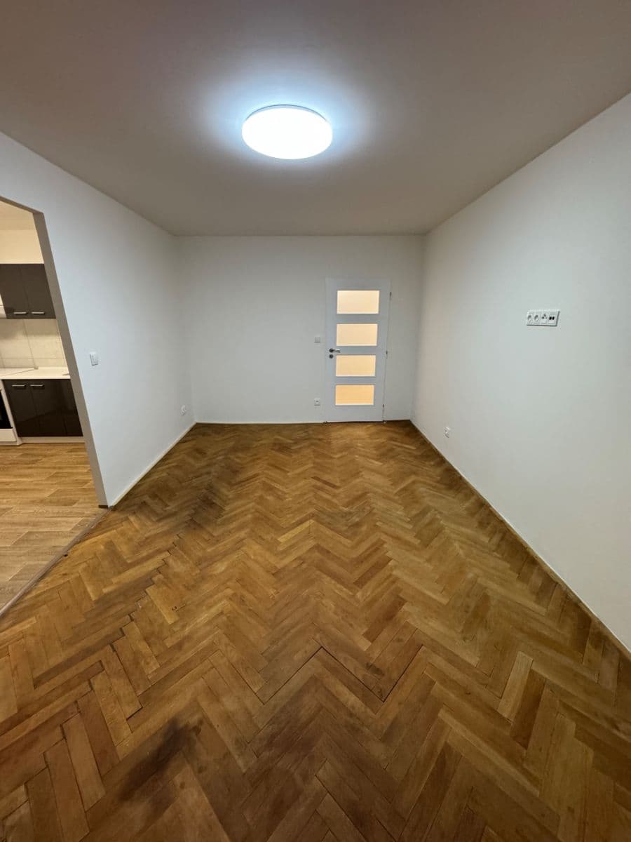 Prenájom bytu 3-izbový 73 m², Pod Strání, Praha, Praha Prenájom bytu 3-izbový 73 m², Pod Strání, Praha, Praha