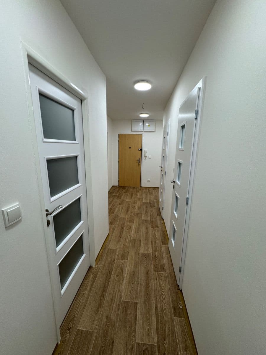 Prenájom bytu 3-izbový 73 m², Pod Strání, Praha, Praha Prenájom bytu 3-izbový 73 m², Pod Strání, Praha, Praha