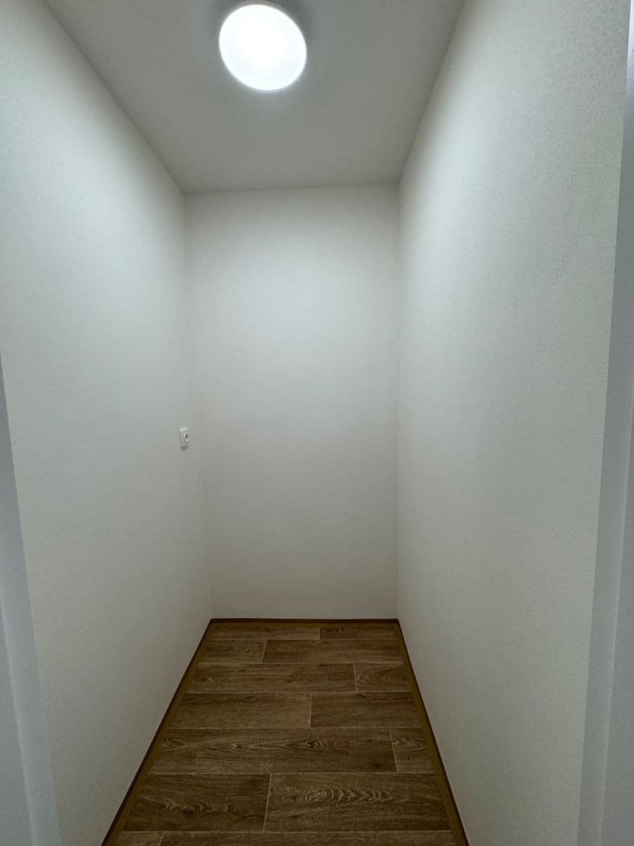 Prenájom bytu 3-izbový 73 m², Pod Strání, Praha, Praha Prenájom bytu 3-izbový 73 m², Pod Strání, Praha, Praha