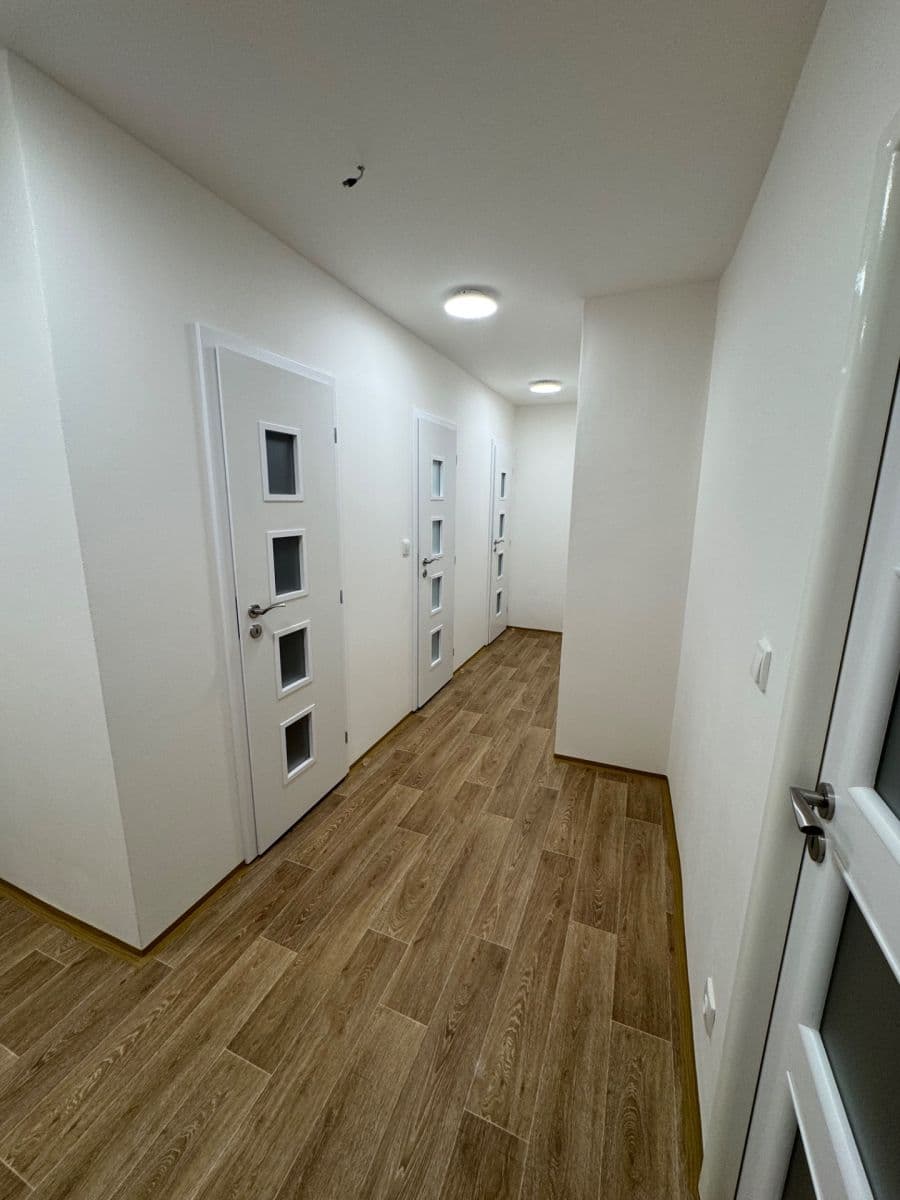 Prenájom bytu 3-izbový 73 m², Pod Strání, Praha, Praha Prenájom bytu 3-izbový 73 m², Pod Strání, Praha, Praha