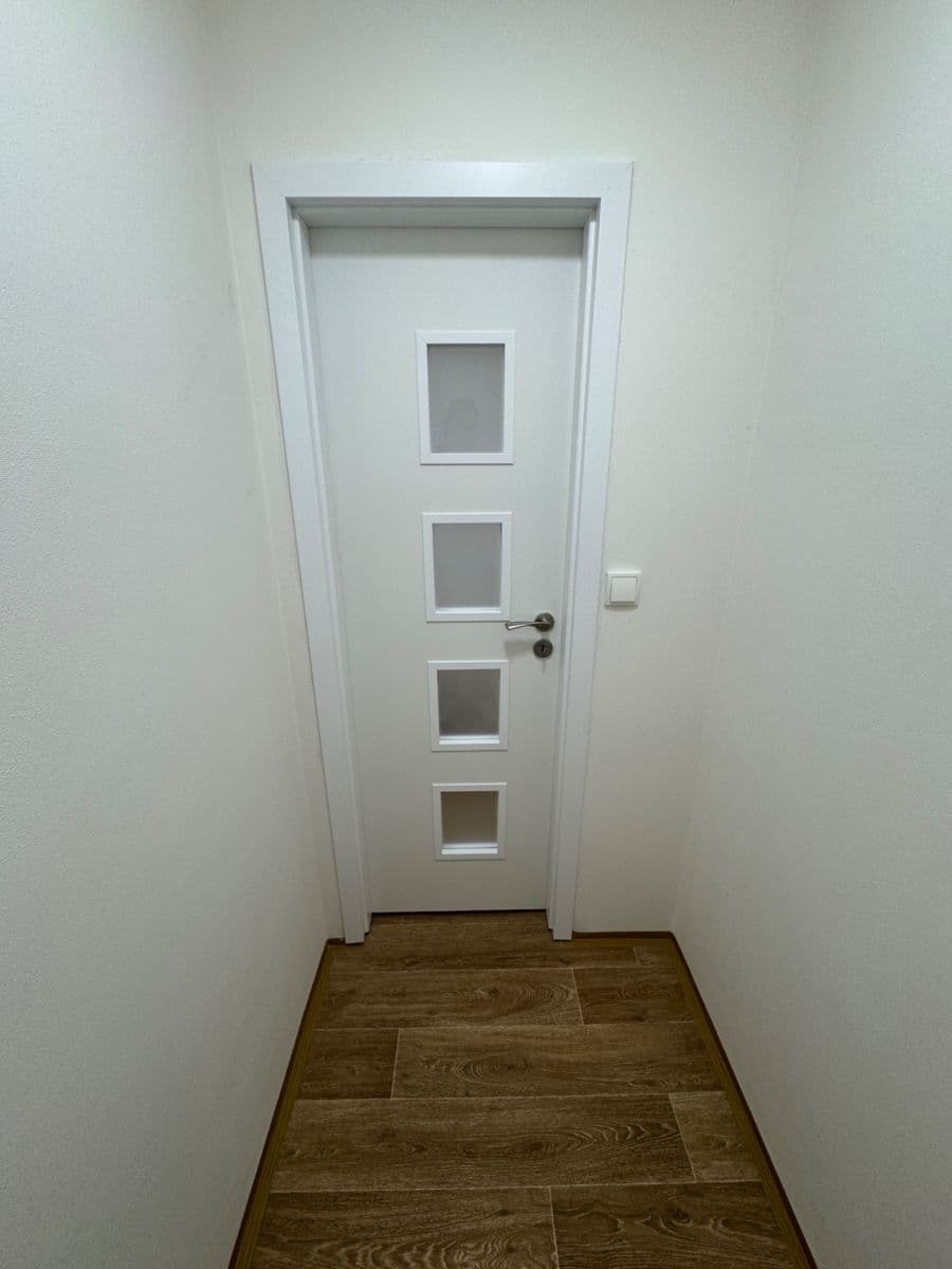 Prenájom bytu 3-izbový 73 m², Pod Strání, Praha, Praha Prenájom bytu 3-izbový 73 m², Pod Strání, Praha, Praha