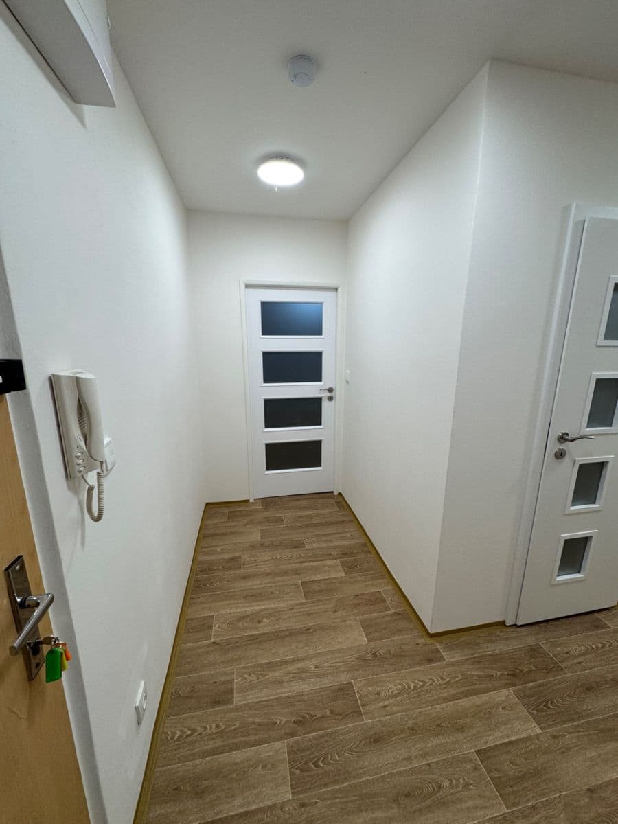 Prenájom bytu 3-izbový 73 m², Pod Strání, Praha, Praha Prenájom bytu 3-izbový 73 m², Pod Strání, Praha, Praha