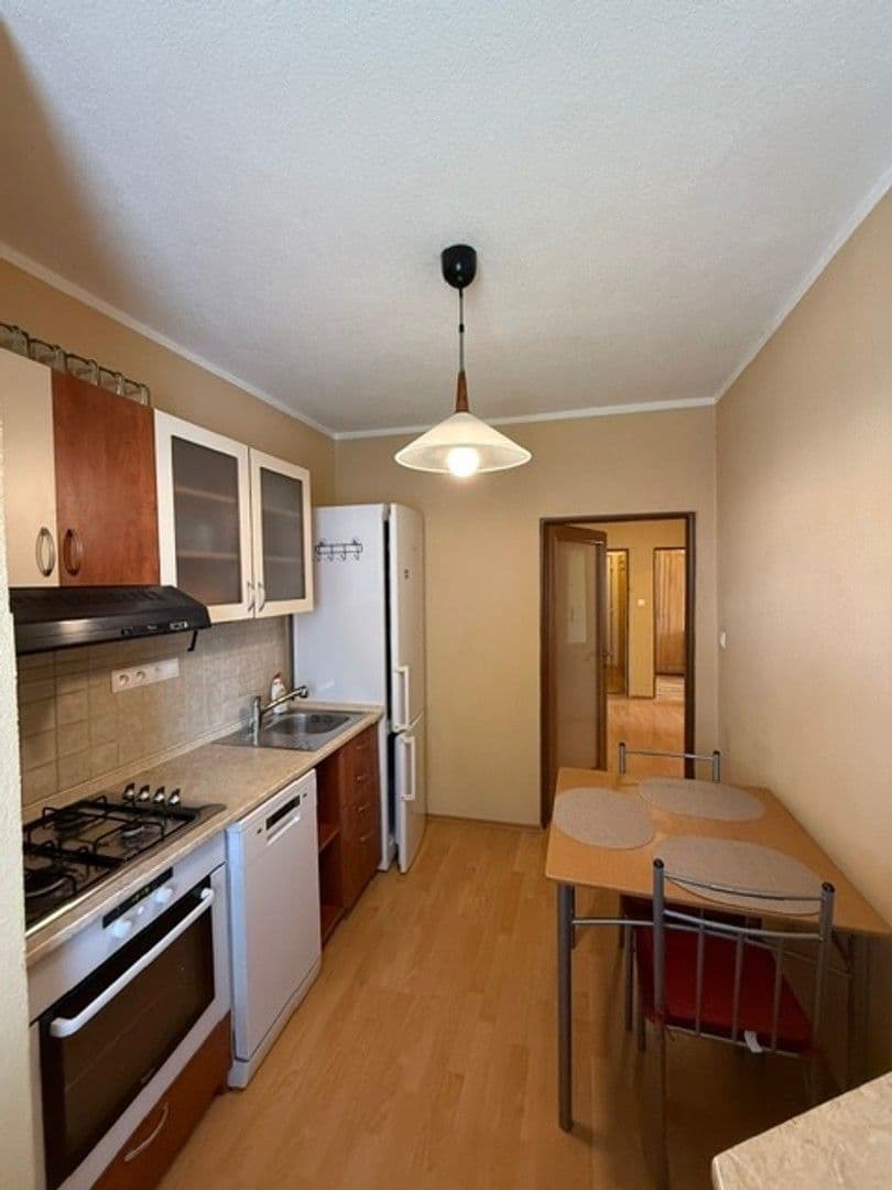Prenájom bytu 3-izbový 64 m², Račianska, Nové Mesto, Bratislavský kraj Prenájom bytu 3-izbový 64 m², Račianska, Nové Mesto, Bratislavský kraj