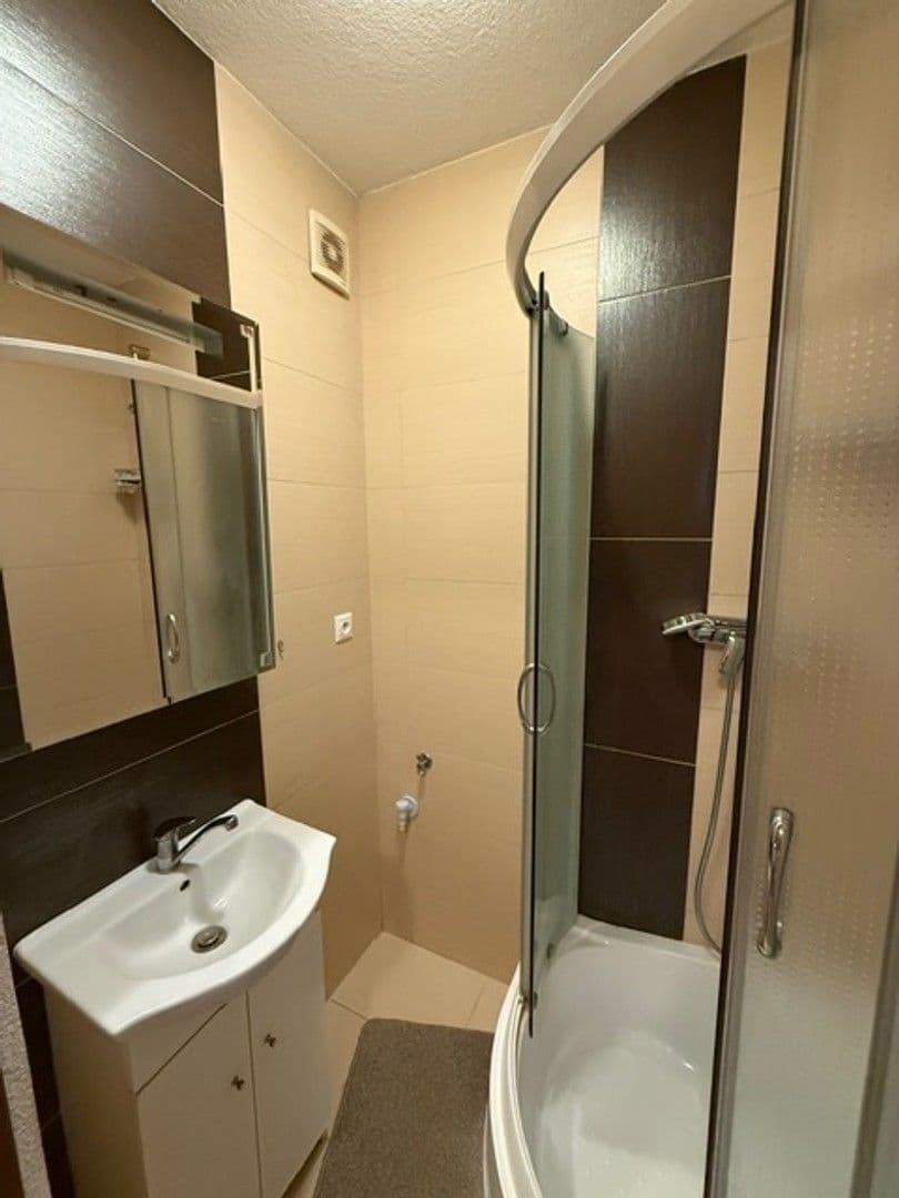 Prenájom bytu 3-izbový 64 m², Račianska, Nové Mesto, Bratislavský kraj Prenájom bytu 3-izbový 64 m², Račianska, Nové Mesto, Bratislavský kraj