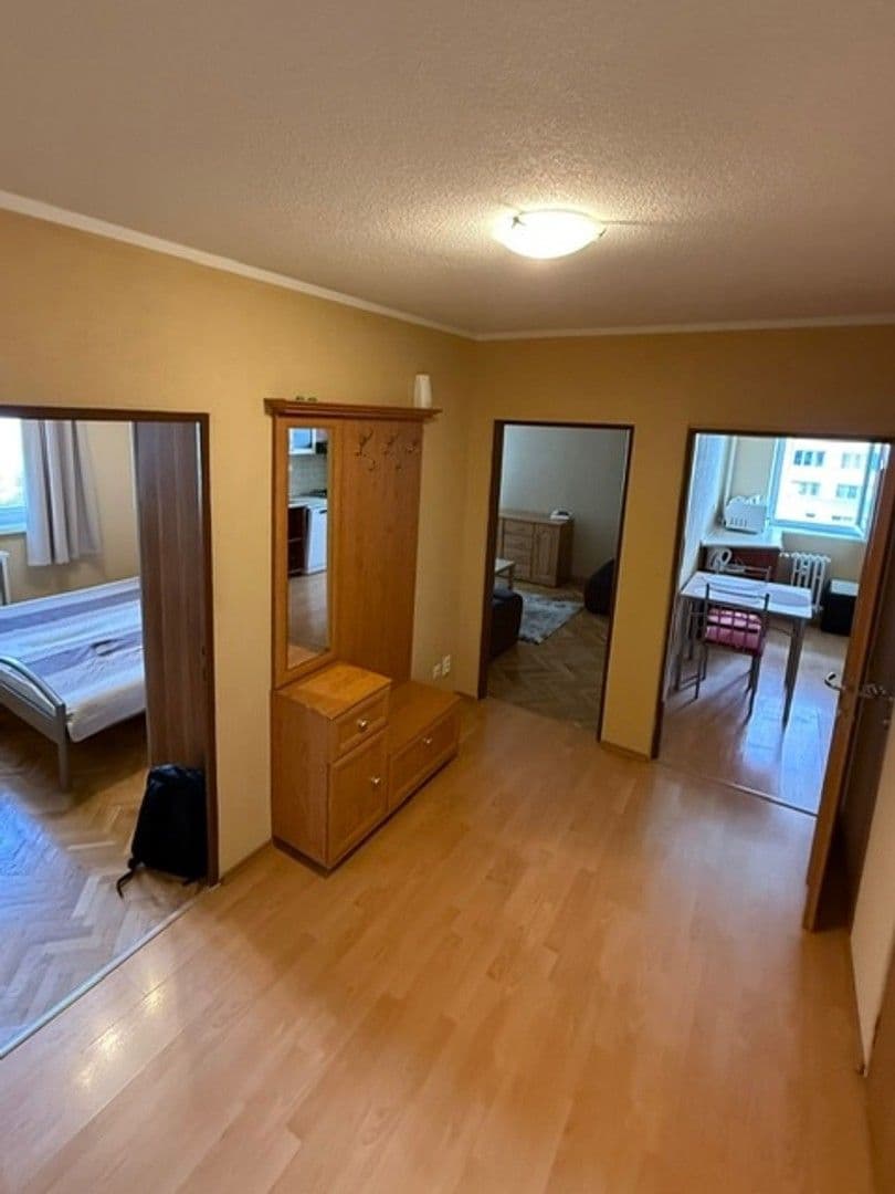 Prenájom bytu 3-izbový 64 m², Račianska, Nové Mesto, Bratislavský kraj Prenájom bytu 3-izbový 64 m², Račianska, Nové Mesto, Bratislavský kraj