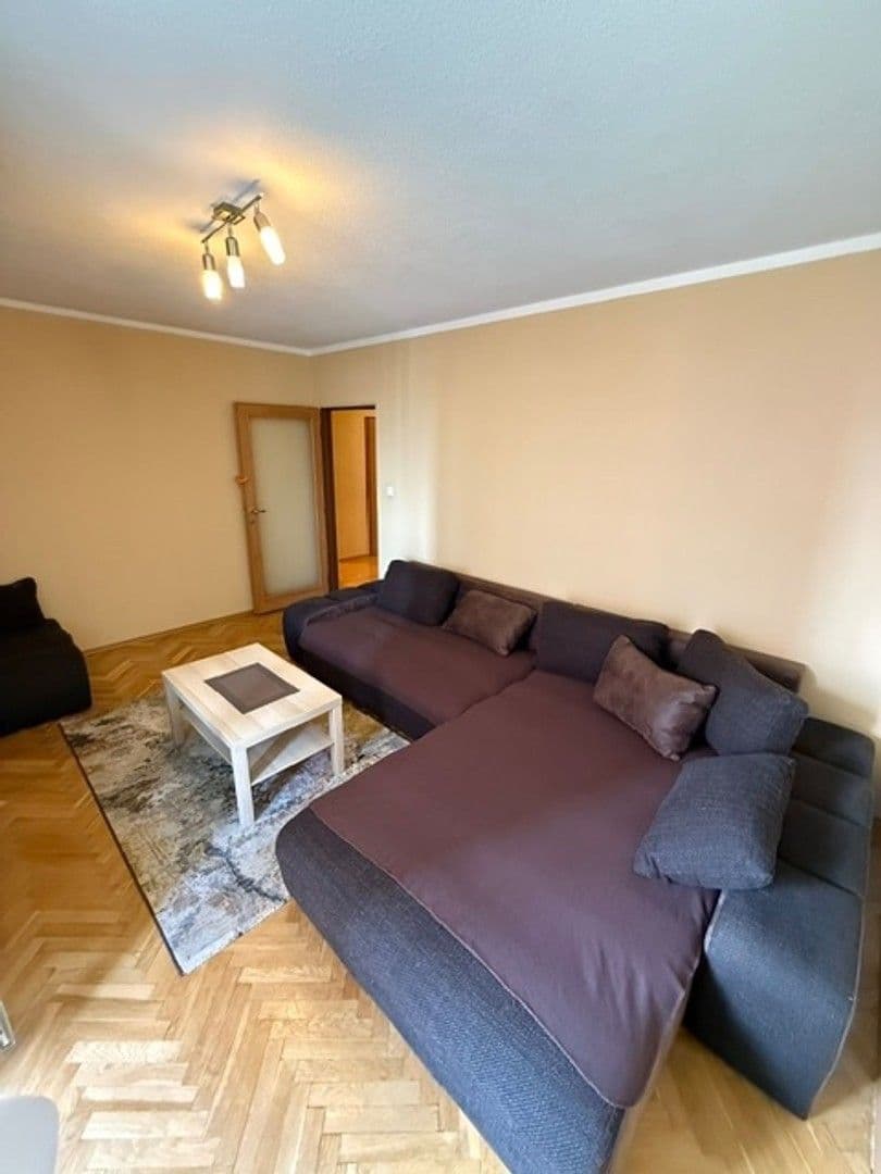 Prenájom bytu 3-izbový 64 m², Račianska, Nové Mesto, Bratislavský kraj Prenájom bytu 3-izbový 64 m², Račianska, Nové Mesto, Bratislavský kraj