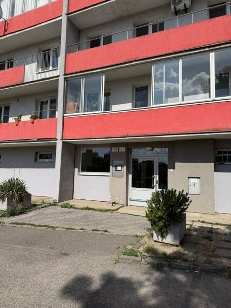 Prenájom bytu 3-izbový 64 m², Račianska, Nové Mesto, Bratislavský kraj Prenájom bytu 3-izbový 64 m², Račianska, Nové Mesto, Bratislavský kraj