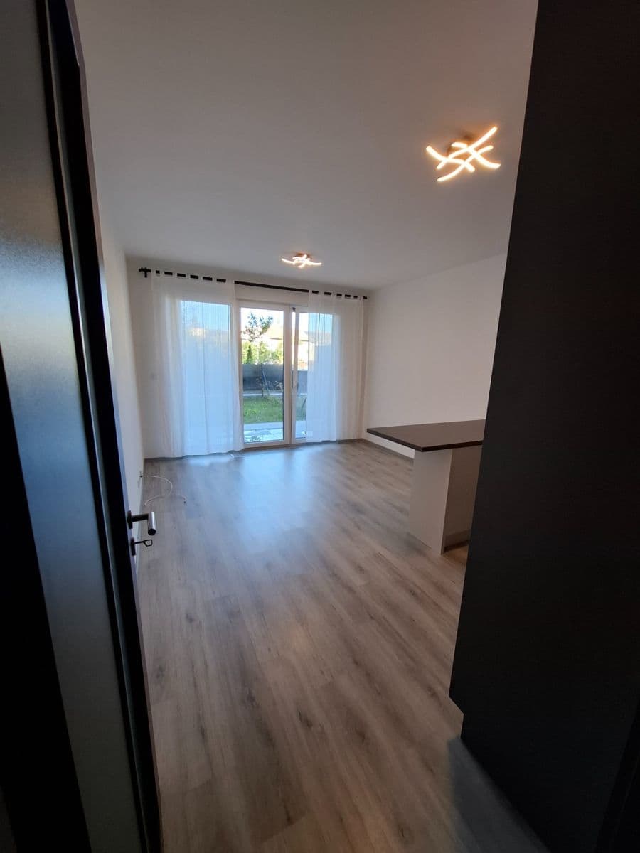 Prenájom bytu 1-izbový 30 m², Švehlova, Praha, Praha Prenájom bytu 1-izbový 30 m², Švehlova, Praha, Praha