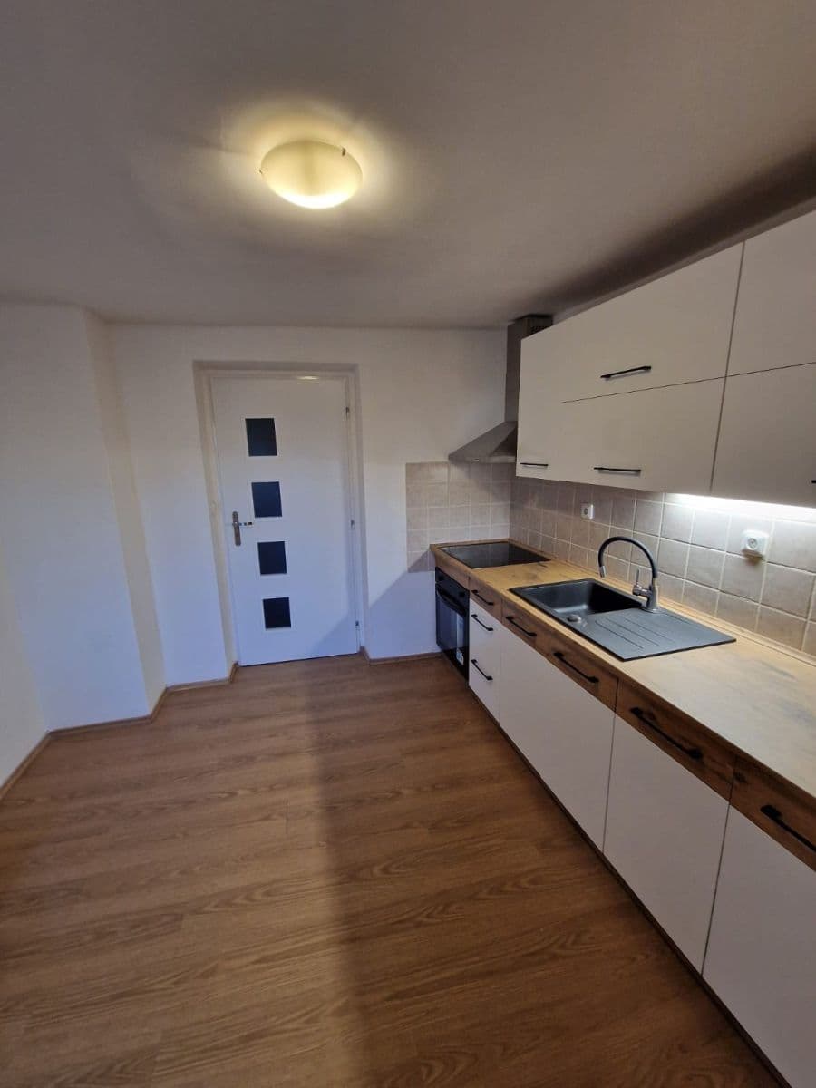 Prenájom bytu 1-izbový 48 m², Ostruhová, Mělník, Středočeský kraj Prenájom bytu 1-izbový 48 m², Ostruhová, Mělník, Středočeský kraj