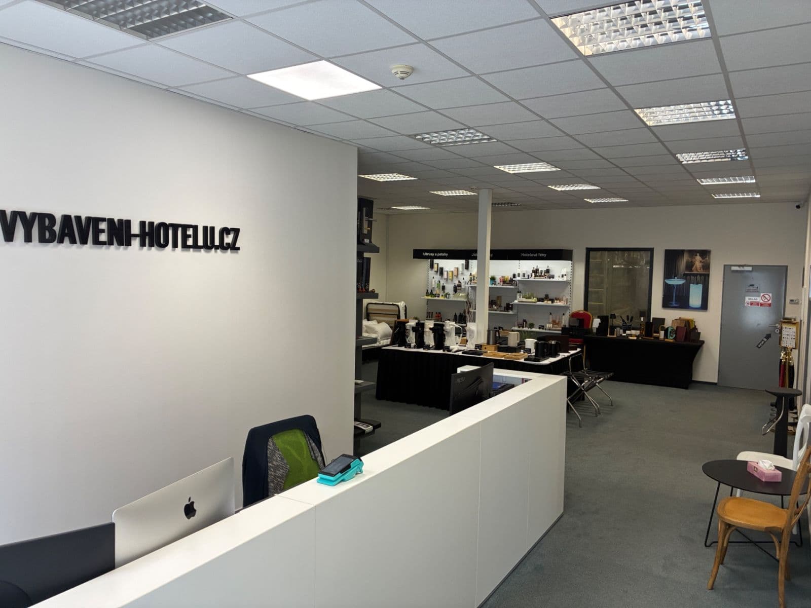Prenájom nebytového priestoru 550 m², Za Tratí, Chrášťany, Středočeský kraj Prenájom nebytového priestoru 550 m², Za Tratí, Chrášťany, Středočeský kraj