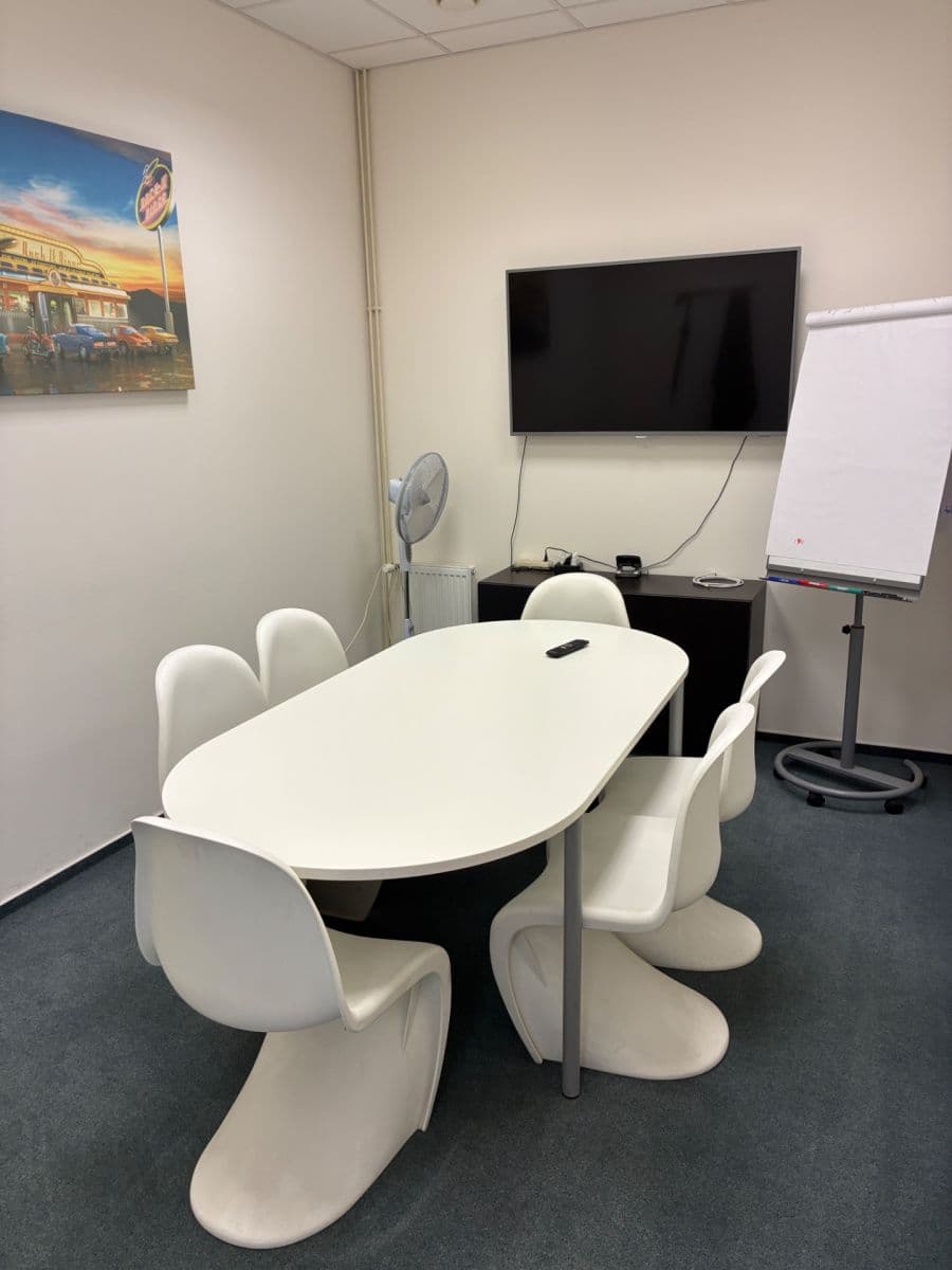 Prenájom nebytového priestoru 550 m², Za Tratí, Chrášťany, Středočeský kraj Prenájom nebytového priestoru 550 m², Za Tratí, Chrášťany, Středočeský kraj