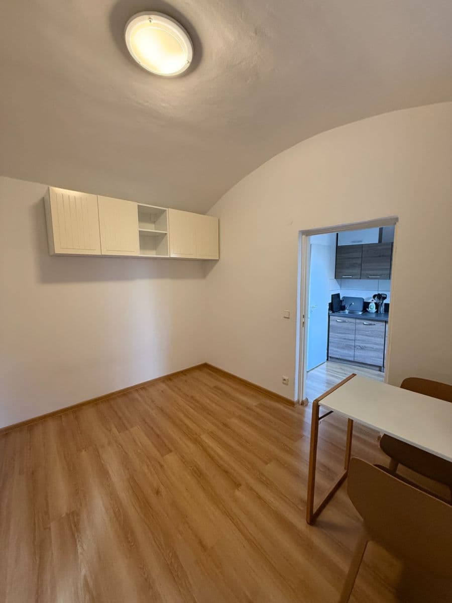 Prenájom bytu Garsoniéra 19 m², Francouzská, Praha, Praha Prenájom bytu Garsoniéra 19 m², Francouzská, Praha, Praha