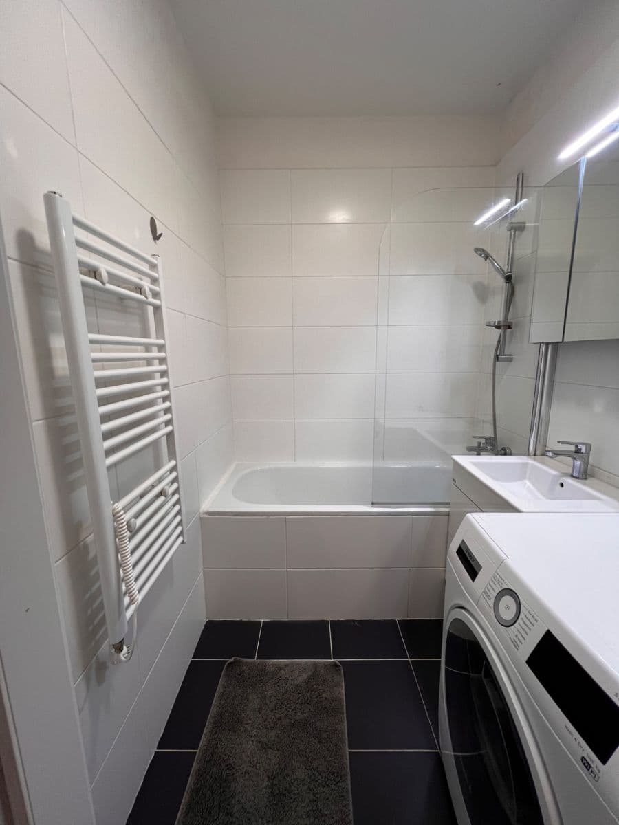Prenájom bytu 2-izbový 47 m², Veternicová, Karlova Ves, Bratislavský kraj Prenájom bytu 2-izbový 47 m², Veternicová, Karlova Ves, Bratislavský kraj