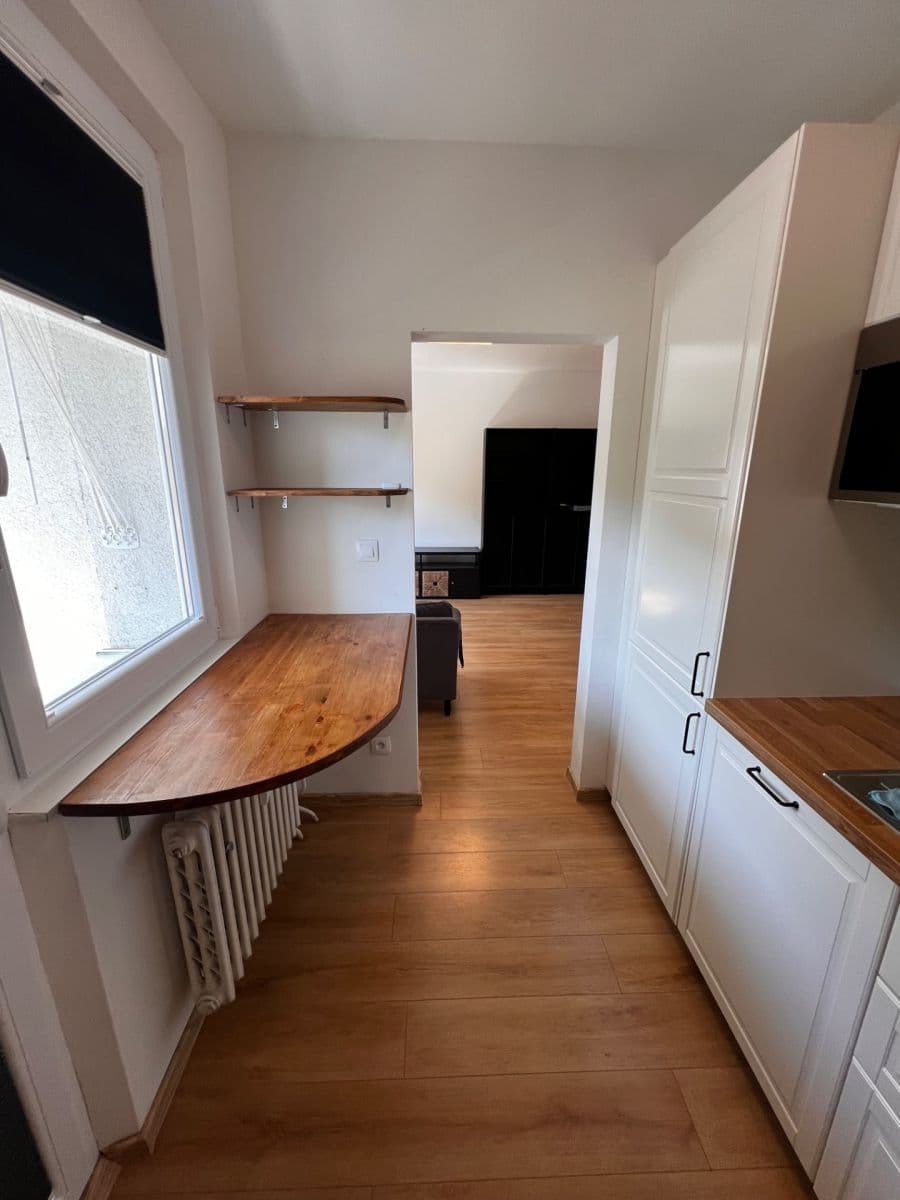 Prenájom bytu 2-izbový 47 m², Veternicová, Karlova Ves, Bratislavský kraj Prenájom bytu 2-izbový 47 m², Veternicová, Karlova Ves, Bratislavský kraj