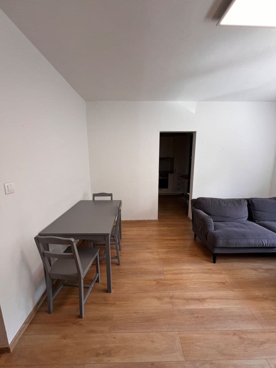 Prenájom bytu 2-izbový 47 m², Veternicová, Karlova Ves, Bratislavský kraj Prenájom bytu 2-izbový 47 m², Veternicová, Karlova Ves, Bratislavský kraj