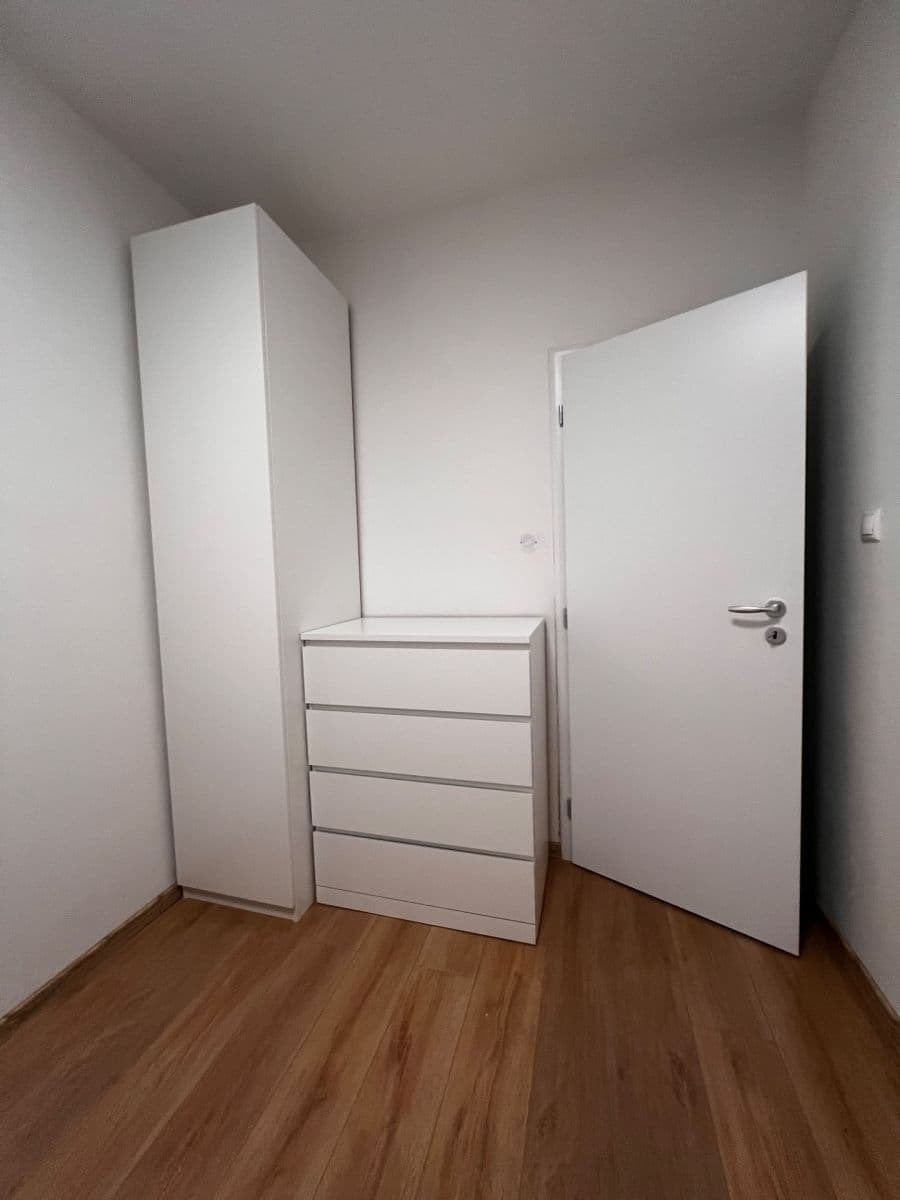 Prenájom bytu 2-izbový 47 m², Veternicová, Karlova Ves, Bratislavský kraj Prenájom bytu 2-izbový 47 m², Veternicová, Karlova Ves, Bratislavský kraj