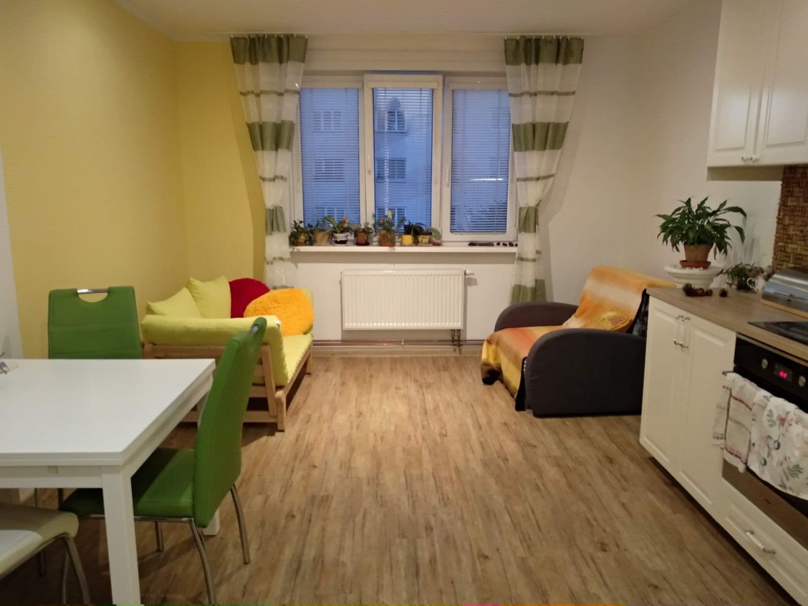 Prenájom bytu 3-izbový 61 m², Jevanská, Praha, Praha Prenájom bytu 3-izbový 61 m², Jevanská, Praha, Praha