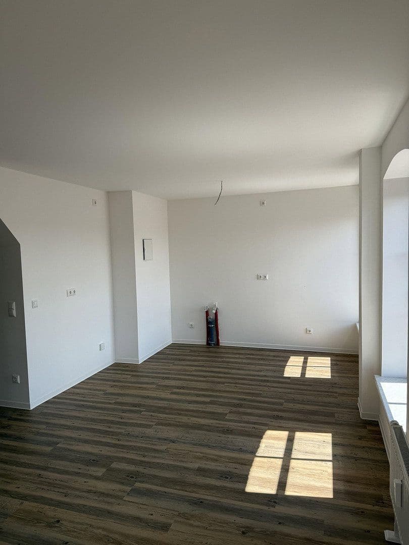 Prenájom bytu 4-izbový 147 m², Franz-Mehring-Straße 13 a-c, Schwerin, Meklenbursko-Predpomoransko Prenájom bytu 4-izbový 147 m², Franz-Mehring-Straße 13 a-c, Schwerin, Meklenbursko-Predpomoransko