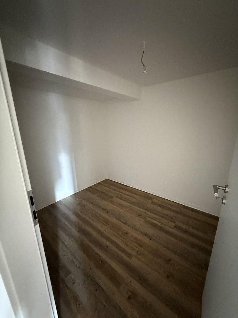 Prenájom bytu 4-izbový 147 m², Franz-Mehring-Straße 13 a-c, Schwerin, Meklenbursko-Predpomoransko Prenájom bytu 4-izbový 147 m², Franz-Mehring-Straße 13 a-c, Schwerin, Meklenbursko-Predpomoransko