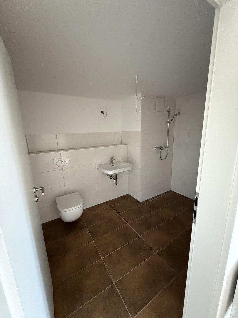 Prenájom bytu 4-izbový 147 m², Franz-Mehring-Straße 13 a-c, Schwerin, Meklenbursko-Predpomoransko Prenájom bytu 4-izbový 147 m², Franz-Mehring-Straße 13 a-c, Schwerin, Meklenbursko-Predpomoransko