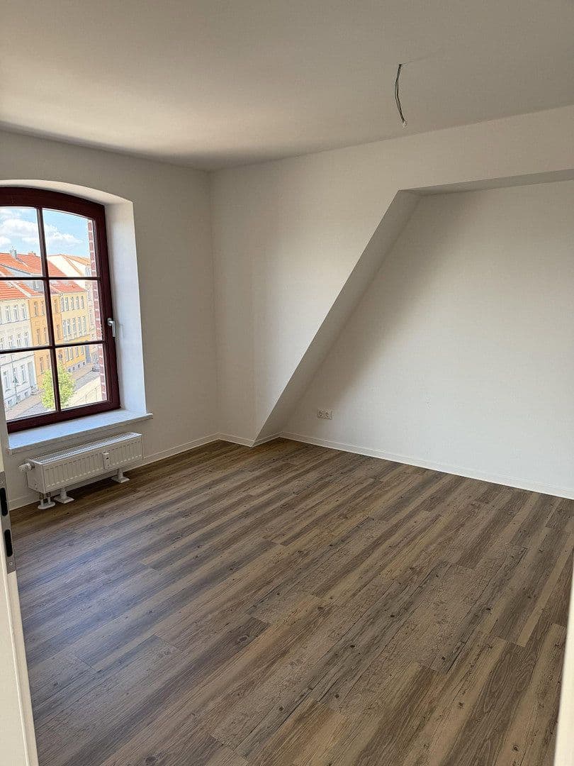Prenájom bytu 4-izbový 147 m², Franz-Mehring-Straße 13 a-c, Schwerin, Meklenbursko-Predpomoransko Prenájom bytu 4-izbový 147 m², Franz-Mehring-Straße 13 a-c, Schwerin, Meklenbursko-Predpomoransko