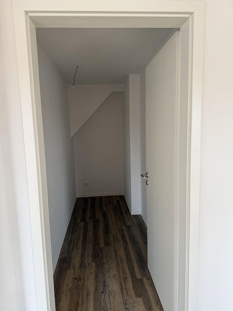 Prenájom bytu 4-izbový 147 m², Franz-Mehring-Straße 13 a-c, Schwerin, Meklenbursko-Predpomoransko Prenájom bytu 4-izbový 147 m², Franz-Mehring-Straße 13 a-c, Schwerin, Meklenbursko-Predpomoransko