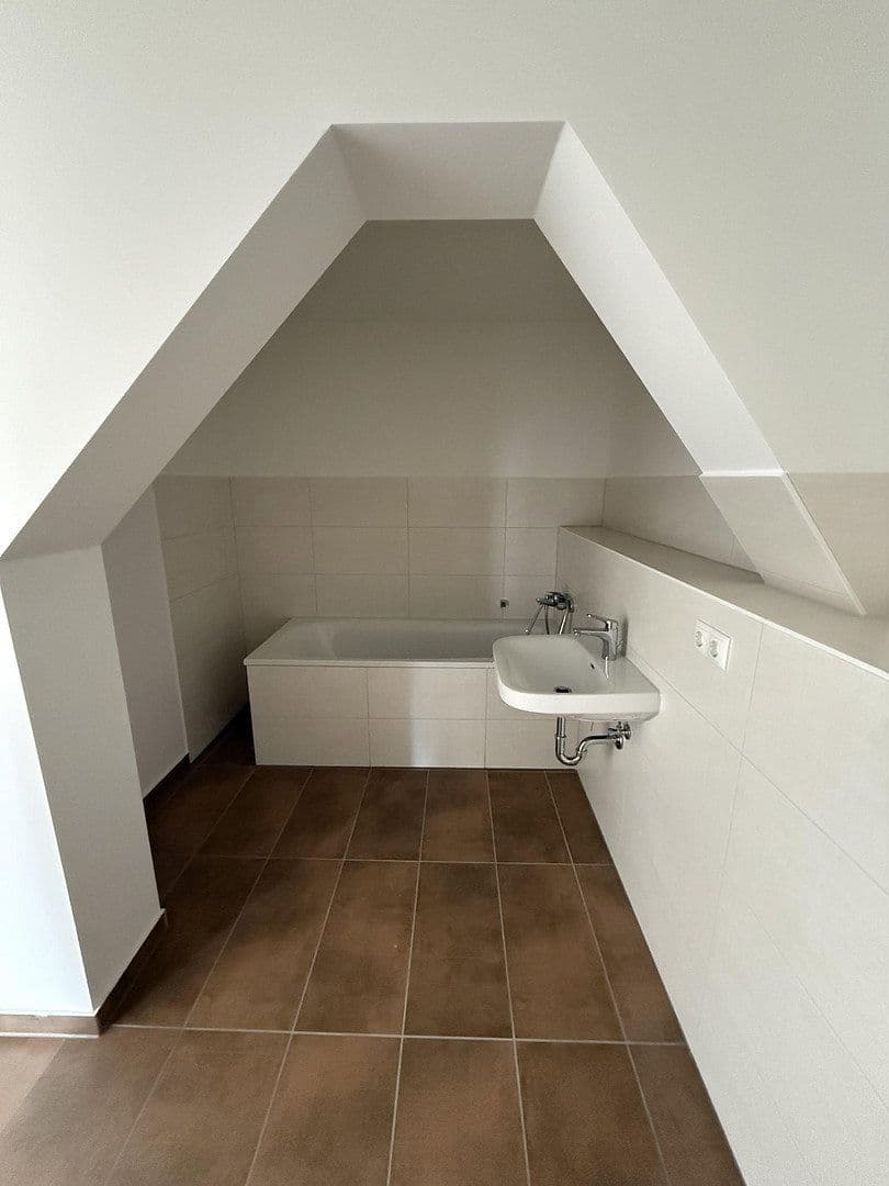 Prenájom bytu 4-izbový 147 m², Franz-Mehring-Straße 13 a-c, Schwerin, Meklenbursko-Predpomoransko Prenájom bytu 4-izbový 147 m², Franz-Mehring-Straße 13 a-c, Schwerin, Meklenbursko-Predpomoransko