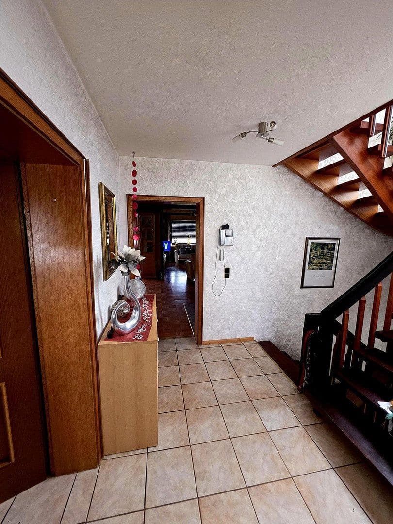 Predaj domu 250 m², pozemok 920 m², Hauptste. 13, Malborn, Porýnie-Falcko Predaj domu 250 m², pozemok 920 m², Hauptste. 13, Malborn, Porýnie-Falcko