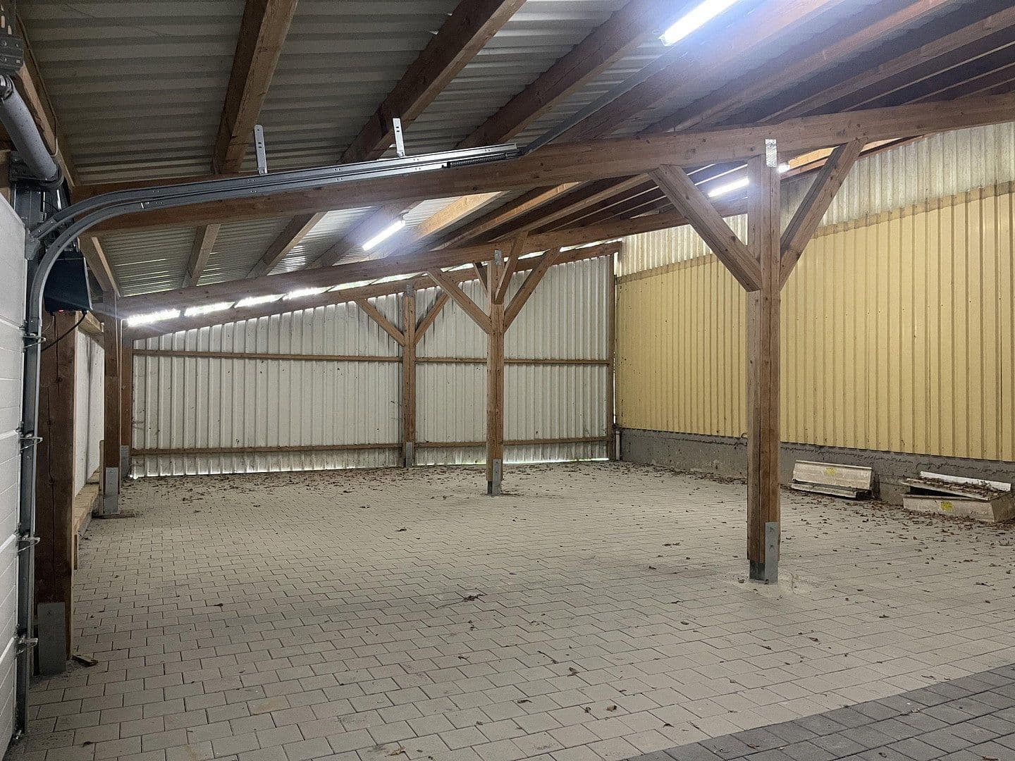 Prenájom nebytového priestoru 187 m², Im Gewerbepark 1, Hunderdorf, Bavorsko Prenájom nebytového priestoru 187 m², Im Gewerbepark 1, Hunderdorf, Bavorsko