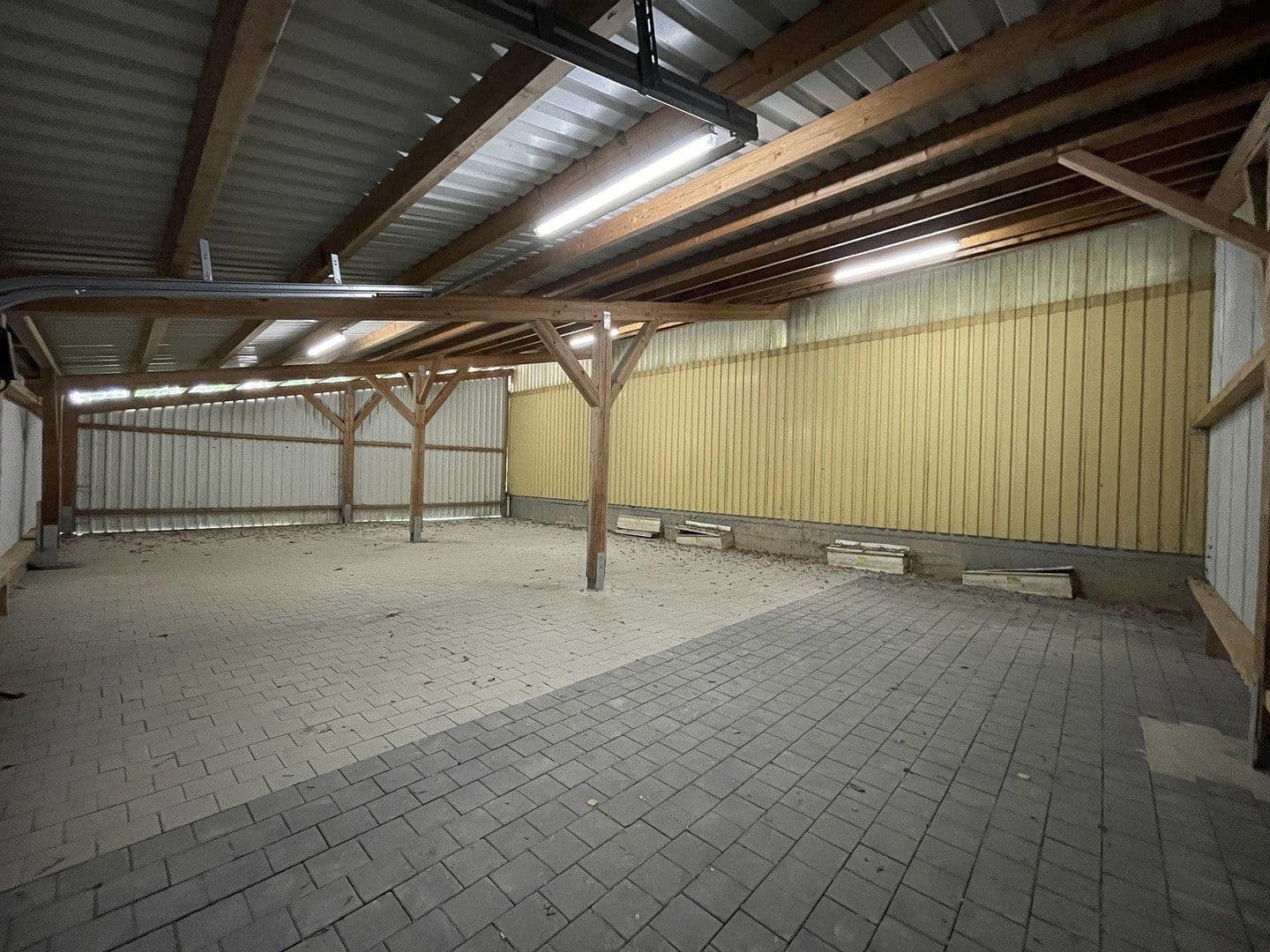 Prenájom nebytového priestoru 187 m², Im Gewerbepark 1, Hunderdorf, Bavorsko Prenájom nebytového priestoru 187 m², Im Gewerbepark 1, Hunderdorf, Bavorsko