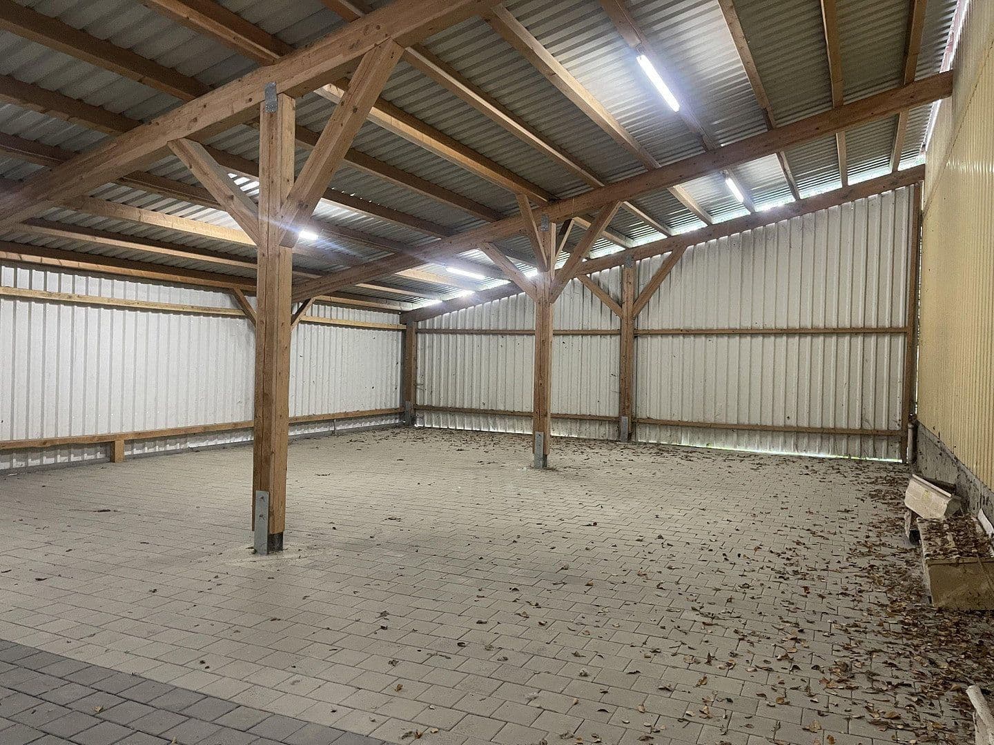 Prenájom nebytového priestoru 187 m², Im Gewerbepark 1, Hunderdorf, Bavorsko Prenájom nebytového priestoru 187 m², Im Gewerbepark 1, Hunderdorf, Bavorsko