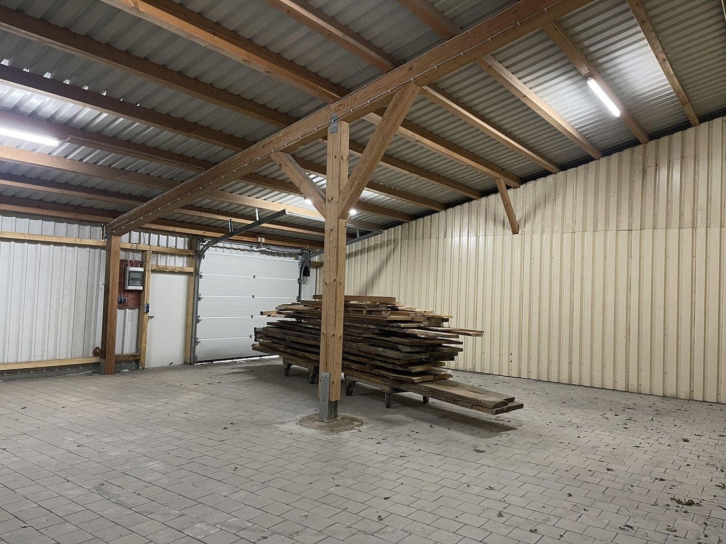 Prenájom nebytového priestoru 132 m², Im Gewerbepark 1, Hunderdorf, Bavorsko Prenájom nebytového priestoru 132 m², Im Gewerbepark 1, Hunderdorf, Bavorsko