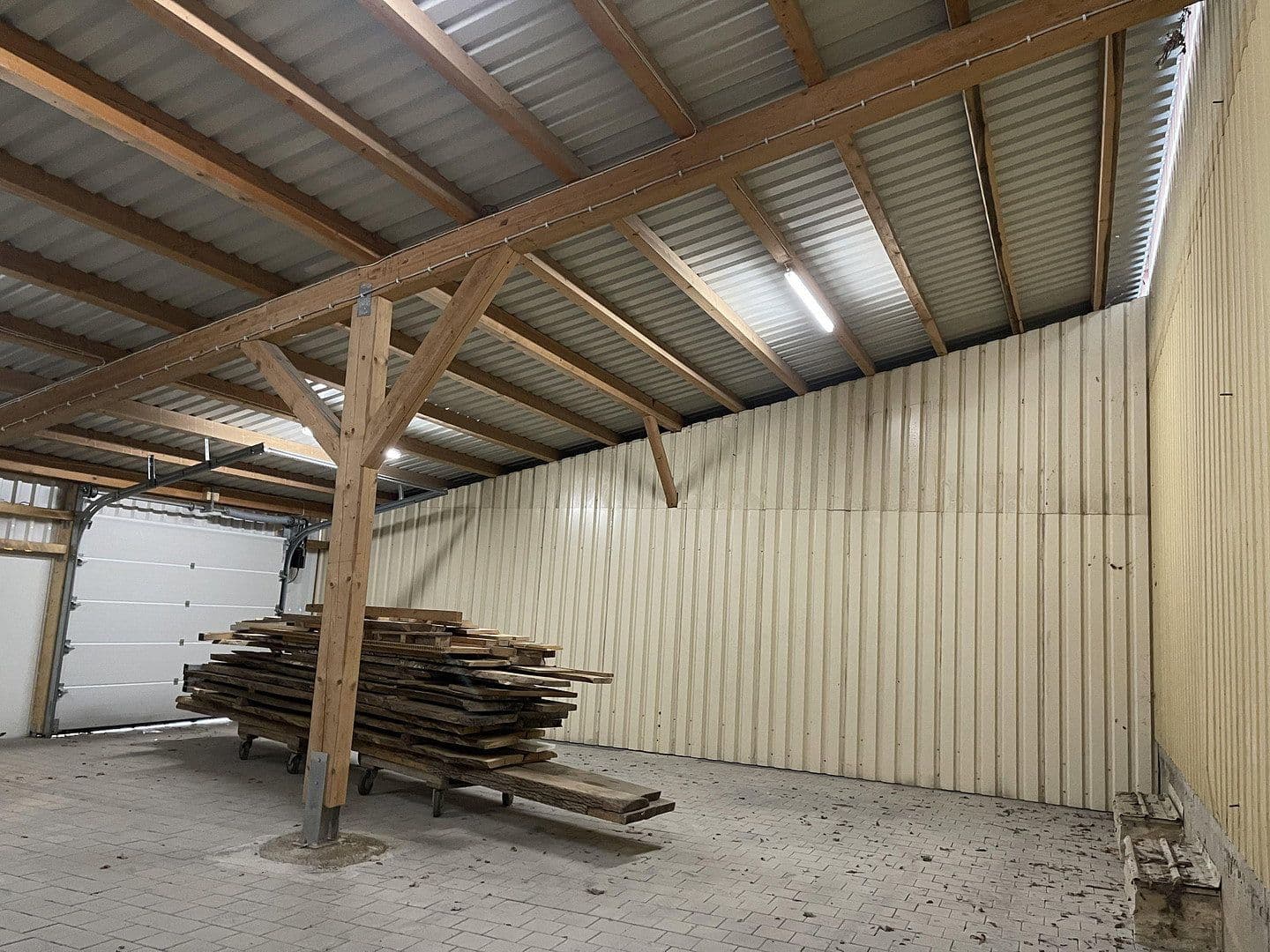 Prenájom nebytového priestoru 132 m², Im Gewerbepark 1, Hunderdorf, Bavorsko Prenájom nebytového priestoru 132 m², Im Gewerbepark 1, Hunderdorf, Bavorsko